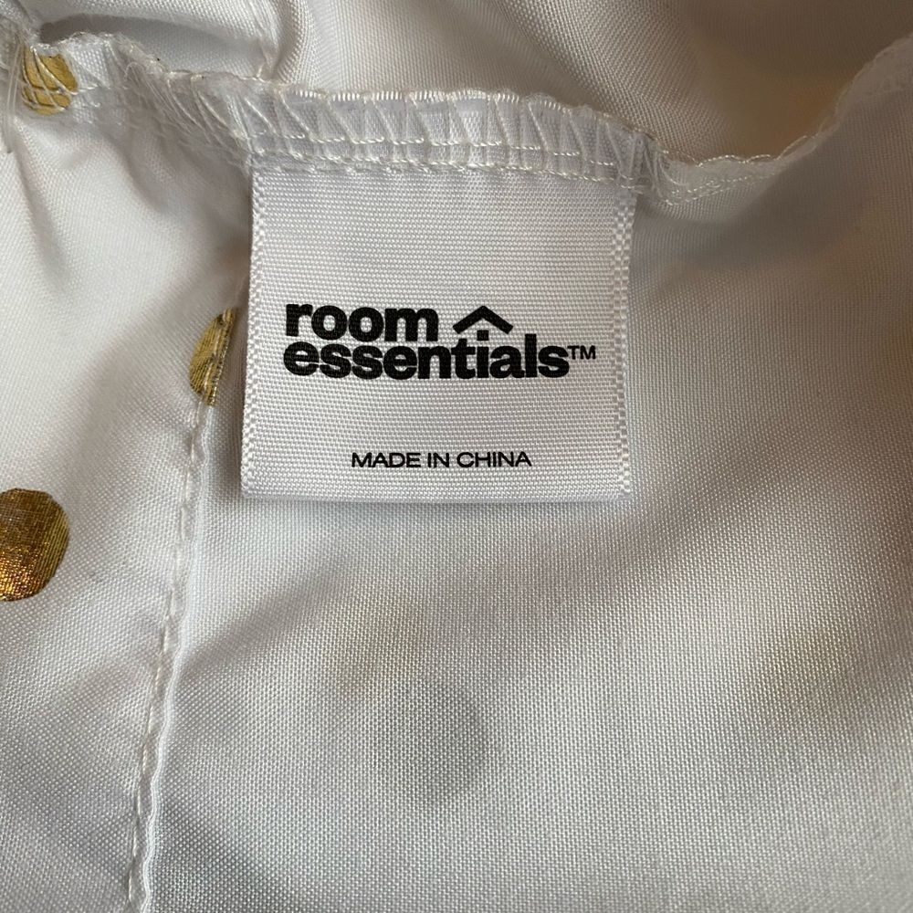 Room Essentials Dot Pillow Cases - Picture 5 of 9